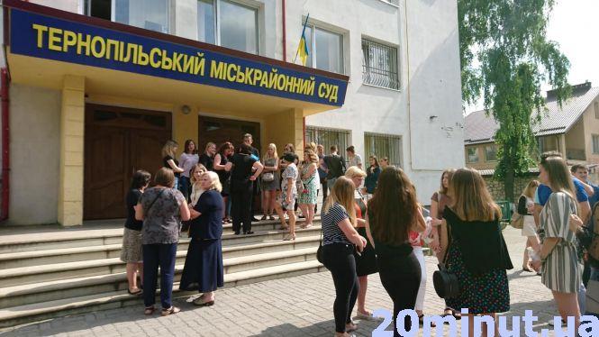 Новини Тернополя - фото з У справі вбивства Віталія Гнатишина змінили прокурора. Батьки переконані, що процес затягують У справі вбивства Віталія Гнатишина змінили прокурора. Батьки переконані, що процес затягують, фото №2 на сайті 20minut.ua