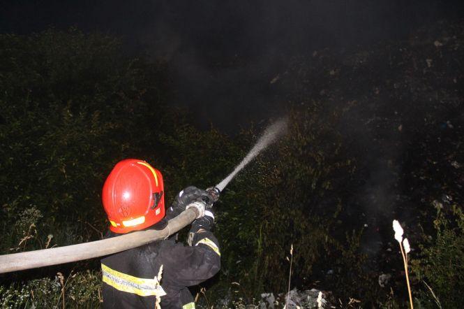 Новини Хмельницького - фото з Рятувальники разом з військовими гасили пожежу на сміттєзвалищі у Старокостянтинові (ФОТО) Рятувальники разом з військовими гасили пожежу на сміттєзвалищі у Старокостянтинові (ФОТО), фото №2 на сайті vsim.ua