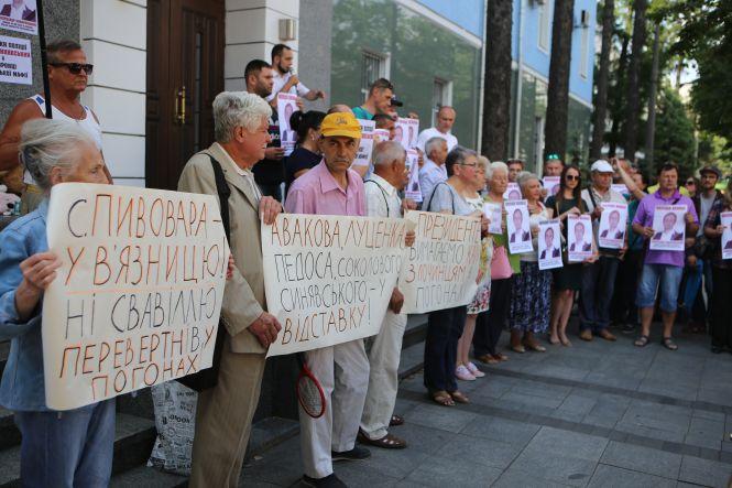 Новини Вінниці - фото з Пікет під поліцією через смерть Комарніцького: емоції, Приходько і «Ганьба!» (Прямий ефір 20minut.ua) Пікет під поліцією через смерть Комарніцького: емоції, Приходько і «Ганьба!» (Прямий ефір 20minut.ua), фото №3 на сайті 20minut.ua