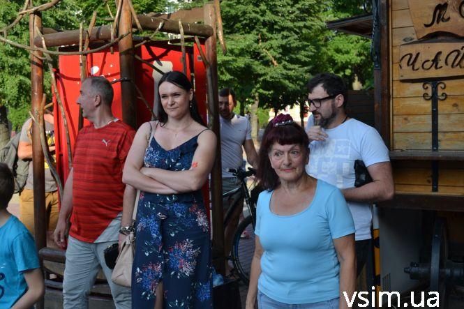 Новини Хмельницького - фото з Біля кінотеатру Шевченка провели майстер-клас з латиноамериканських танців (ФОТО, ВІДЕО) Біля кінотеатру Шевченка провели майстер-клас з латиноамериканських танців (ФОТО, ВІДЕО), фото №14 на сайті vsim.ua