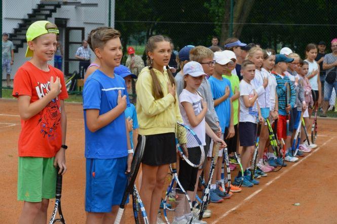 Новини Тернополя - фото з У "Топільче" тепер є безкоштовний корт, де можна пограти у теніс У "Топільче" тепер є безкоштовний корт, де можна пограти у теніс, фото №1 на сайті 20minut.ua
