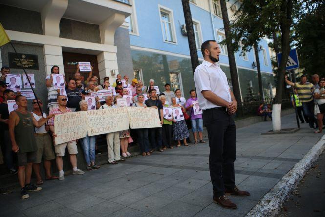 Новини Вінниці - фото з Пікет під поліцією через смерть Комарніцького: емоції, Приходько і «Ганьба!» (Прямий ефір 20minut.ua) Пікет під поліцією через смерть Комарніцького: емоції, Приходько і «Ганьба!» (Прямий ефір 20minut.ua), фото №17 на сайті 20minut.ua