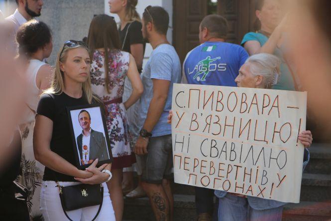 Новини Вінниці - фото з Пікет під поліцією через смерть Комарніцького: емоції, Приходько і «Ганьба!» (Прямий ефір 20minut.ua) Пікет під поліцією через смерть Комарніцького: емоції, Приходько і «Ганьба!» (Прямий ефір 20minut.ua), фото №9 на сайті 20minut.ua