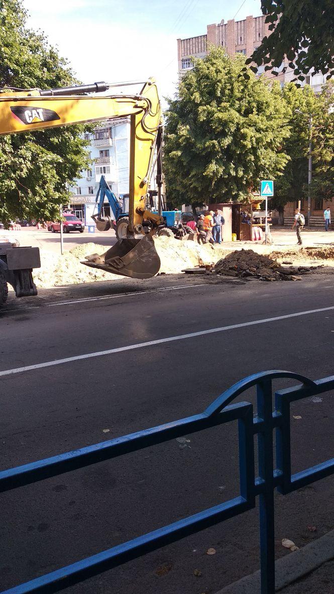 Новини Житомира - фото з До уваги водіїв: рух Великою Бердичівською перекрито: ремонтують тепломережі. ФОТО До уваги водіїв: рух Великою Бердичівською перекрито: ремонтують тепломережі. ФОТО, фото №5 на сайті 20minut.ua