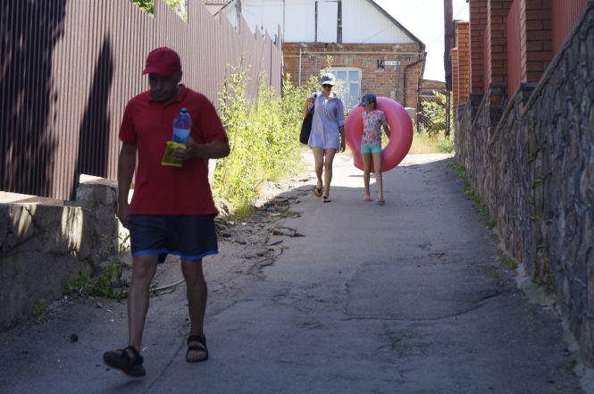Новини Вінниці - фото з «Приносять пиво, горілку і патефон» Як вінничани відпочивають на міських пляжах «Приносять пиво, горілку і патефон» Як вінничани відпочивають на міських пляжах, фото №15 на сайті 20minut.ua