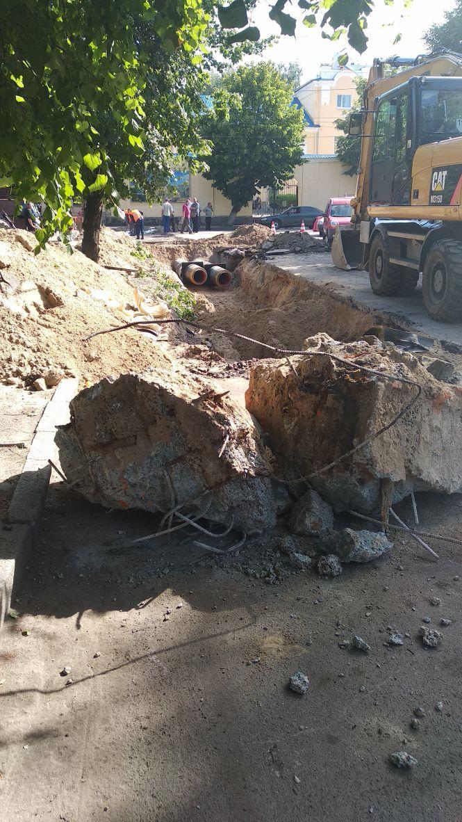 Новини Житомира - фото з До уваги водіїв: рух Великою Бердичівською перекрито: ремонтують тепломережі. ФОТО До уваги водіїв: рух Великою Бердичівською перекрито: ремонтують тепломережі. ФОТО, фото №4 на сайті 20minut.ua