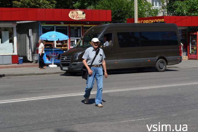 Акція «Пішохід»: біля міської лікарні за півтори години патрульні оштрафували 8 порушників (ФОТО, ВІДЕО), фото №3 на сайті vsim.ua