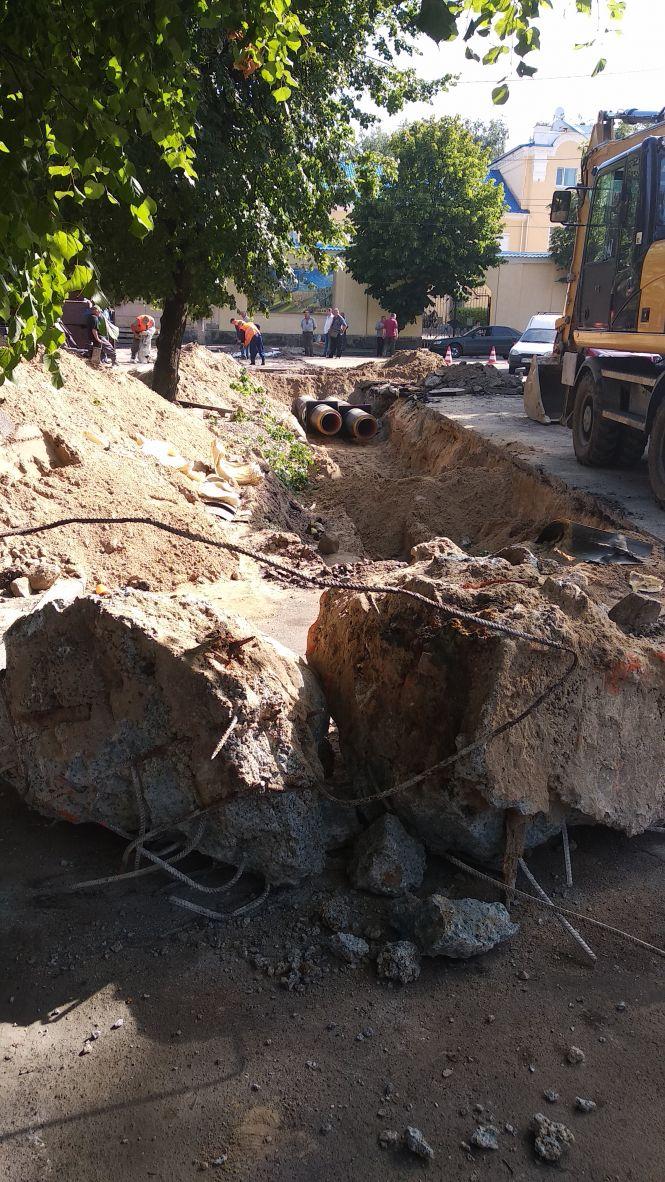 Новини Житомира - фото з До уваги водіїв: рух Великою Бердичівською перекрито: ремонтують тепломережі. ФОТО До уваги водіїв: рух Великою Бердичівською перекрито: ремонтують тепломережі. ФОТО, фото №2 на сайті 20minut.ua