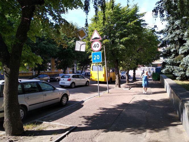 Новини Житомира - фото з До уваги водіїв: рух Великою Бердичівською перекрито: ремонтують тепломережі. ФОТО До уваги водіїв: рух Великою Бердичівською перекрито: ремонтують тепломережі. ФОТО, фото №6 на сайті 20minut.ua