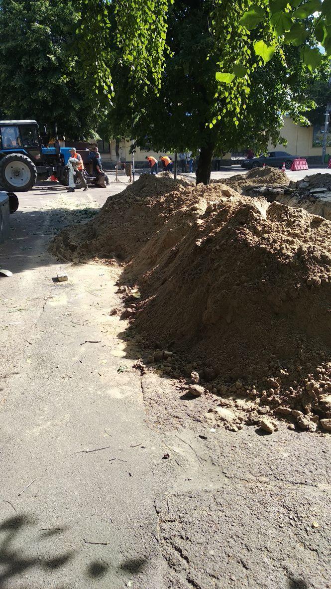 Новини Житомира - фото з До уваги водіїв: рух Великою Бердичівською перекрито: ремонтують тепломережі. ФОТО До уваги водіїв: рух Великою Бердичівською перекрито: ремонтують тепломережі. ФОТО, фото №3 на сайті 20minut.ua