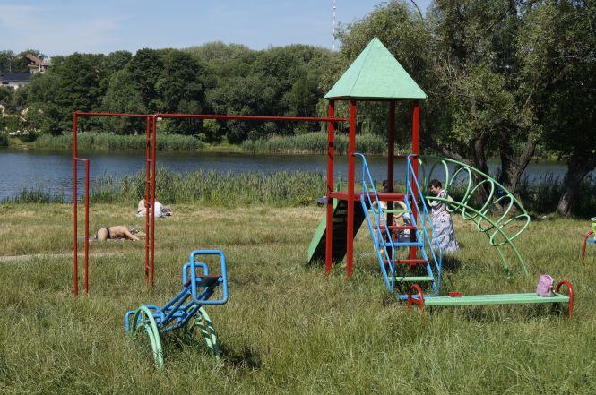 Новини Вінниці - фото з «Приносять пиво, горілку і патефон» Як вінничани відпочивають на міських пляжах «Приносять пиво, горілку і патефон» Як вінничани відпочивають на міських пляжах, фото №14 на сайті 20minut.ua