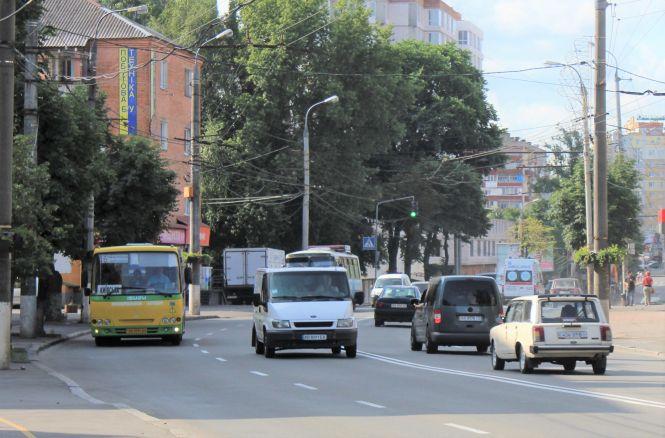 Працює 50 на 50. Пішоходи та водії скаржаться на «зелену хвилю» у Вінниці, фото №1 на сайті 20minut.ua