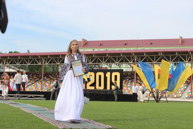 "На образ витратила тисячі доларів": якими сукнями і сумами дивували випускниці-2019, фото №3 на сайті 20minut.ua