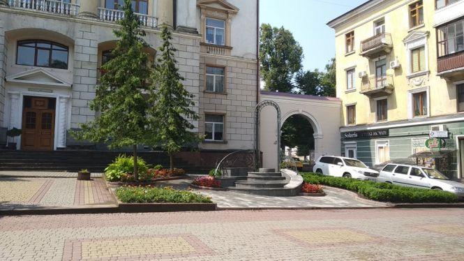 Хто платитиме майже мільйон гривень за пам'ятник вчителю у Тернополі, фото №1 на сайті 20minut.ua