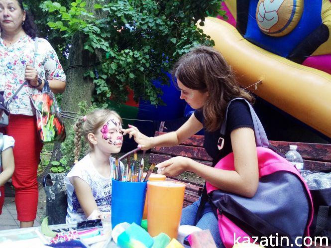 На Дні молоді вчилися розписувати печиво та перевіряли знання Конституції, фото №6 на сайті 20minut.ua