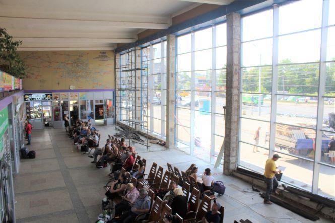 Новини Вінниці - фото з Ремонт Центрального автовокзалу: оновили фасад і обшиють алюмінієм Ремонт Центрального автовокзалу: оновили фасад і обшиють алюмінієм, фото №2 на сайті 20minut.ua