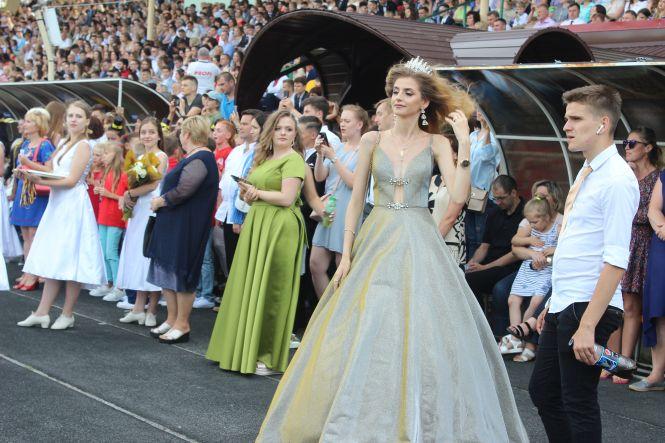 "На образ витратила тисячі доларів": якими сукнями і сумами дивували випускниці-2019, фото №1 на сайті 20minut.ua