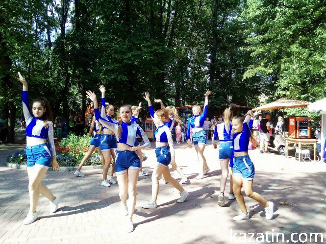 На Дні молоді вчилися розписувати печиво та перевіряли знання Конституції, фото №14 на сайті 20minut.ua