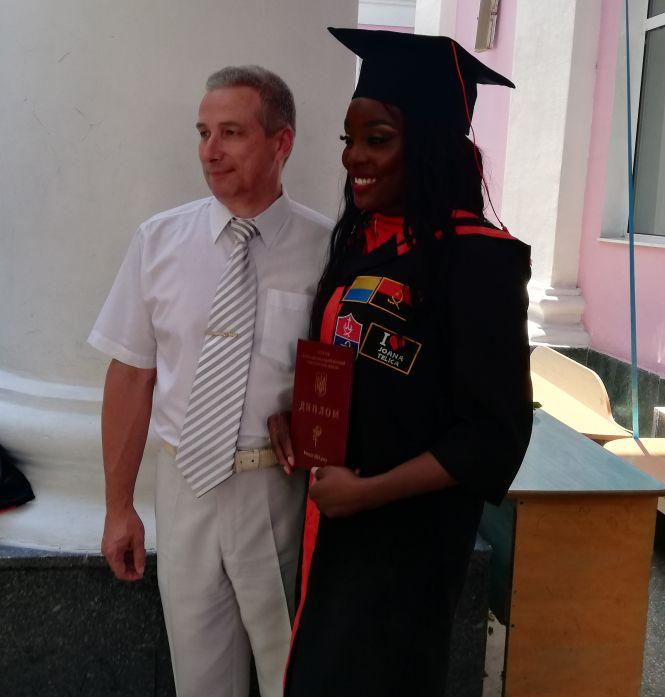 Танець на… плечах. Як студенти медуніверситету Пирогова випуск святкували, фото №9 на сайті 20minut.ua