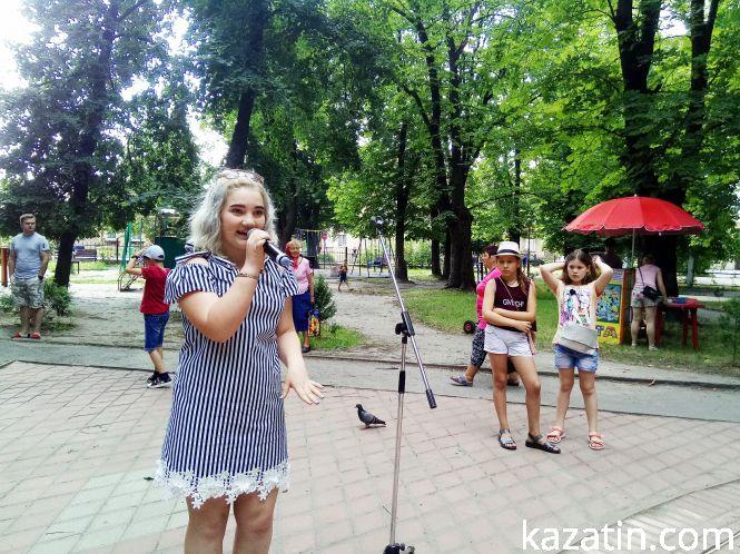 На Дні молоді вчилися розписувати печиво та перевіряли знання Конституції, фото №11 на сайті 20minut.ua