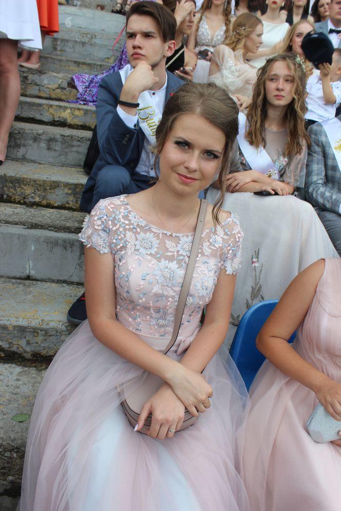 "На образ витратила тисячі доларів": якими сукнями і сумами дивували випускниці-2019, фото №5 на сайті 20minut.ua