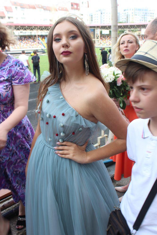 "На образ витратила тисячі доларів": якими сукнями і сумами дивували випускниці-2019, фото №2 на сайті 20minut.ua