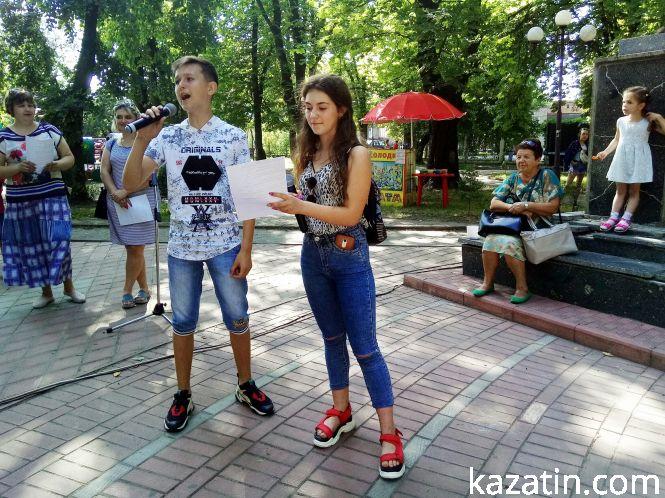 На Дні молоді вчилися розписувати печиво та перевіряли знання Конституції, фото №7 на сайті 20minut.ua