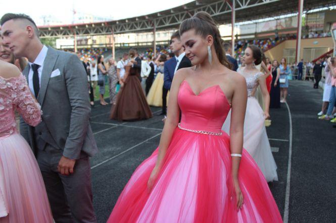 "На образ витратила тисячі доларів": якими сукнями і сумами дивували випускниці-2019, фото №7 на сайті 20minut.ua