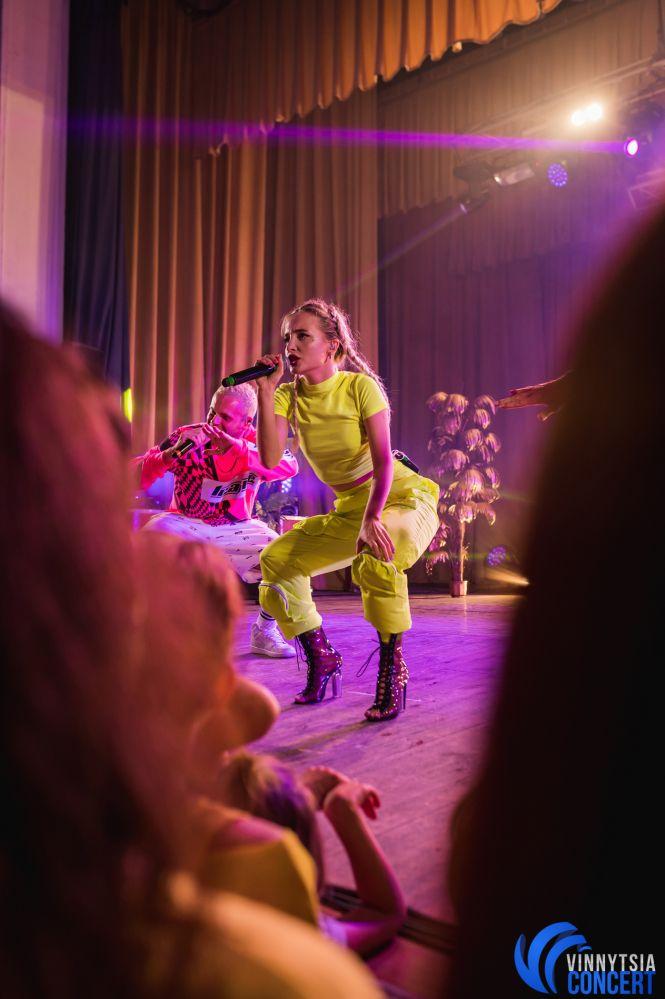 Новини Вінниці - фото з «Нема сил? Навалюй баси!» DILEMMA у Вінниці розказали, чому Україні варто брати приклад з Південної Кореї «Нема сил? Навалюй баси!» DILEMMA у Вінниці розказали, чому Україні варто брати приклад з Південної Кореї, фото №15 на сайті 20minut.ua