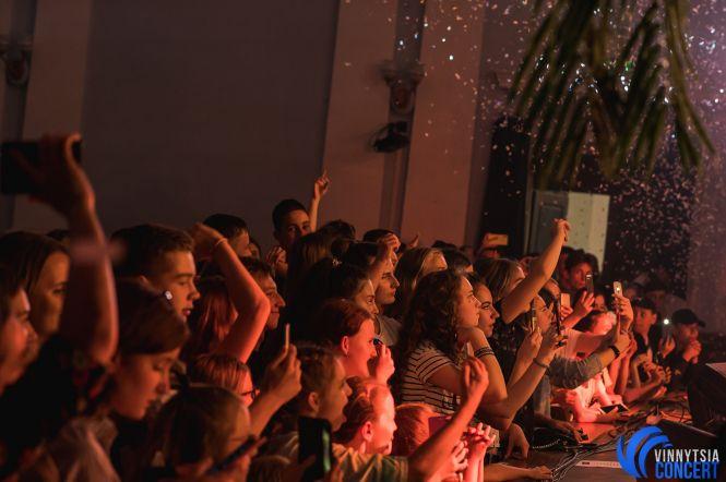 Новини Вінниці - фото з «Нема сил? Навалюй баси!» DILEMMA у Вінниці розказали, чому Україні варто брати приклад з Південної Кореї «Нема сил? Навалюй баси!» DILEMMA у Вінниці розказали, чому Україні варто брати приклад з Південної Кореї, фото №13 на сайті 20minut.ua