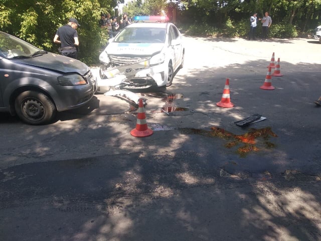 Новини Хмельницького - фото з Хмельницькі патрульні розбили службовий “Toyota Prius” (ФОТО) Хмельницькі патрульні розбили службовий “Toyota Prius” (ФОТО), фото №2 на сайті vsim.ua