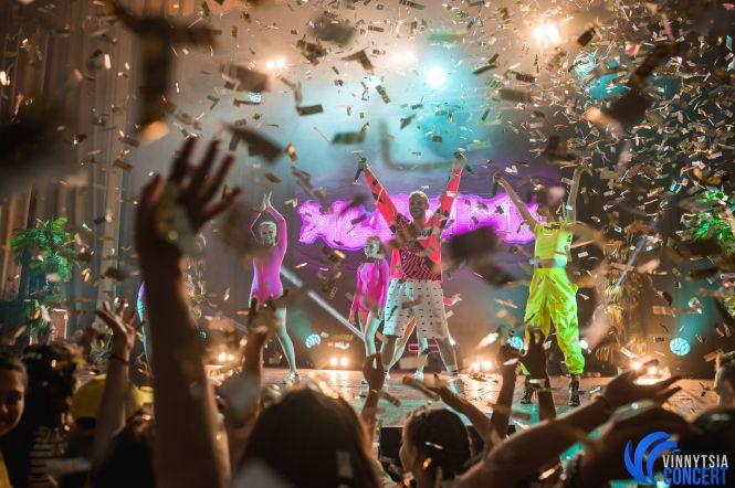 Новини Вінниці - фото з «Нема сил? Навалюй баси!» DILEMMA у Вінниці розказали, чому Україні варто брати приклад з Південної Кореї «Нема сил? Навалюй баси!» DILEMMA у Вінниці розказали, чому Україні варто брати приклад з Південної Кореї, фото №1 на сайті 20minut.ua