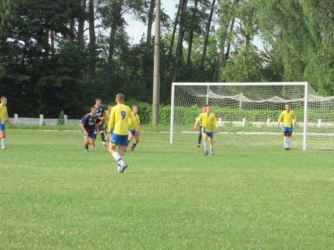 Новини Козятина - фото з Чотирнадцятилітні футболісти козятинських «Левів» зіграли з місцевим «Локомотивом» Чотирнадцятилітні футболісти козятинських «Левів» зіграли з місцевим «Локомотивом», фото №3 на сайті 20minut.ua