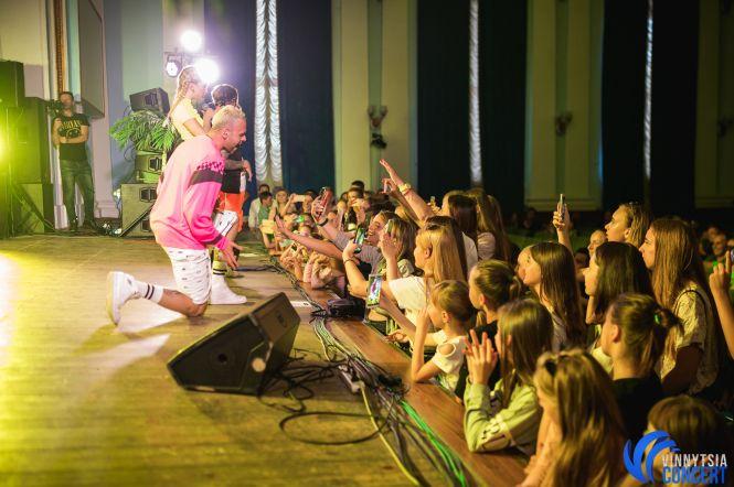 Новини Вінниці - фото з «Нема сил? Навалюй баси!» DILEMMA у Вінниці розказали, чому Україні варто брати приклад з Південної Кореї «Нема сил? Навалюй баси!» DILEMMA у Вінниці розказали, чому Україні варто брати приклад з Південної Кореї, фото №17 на сайті 20minut.ua