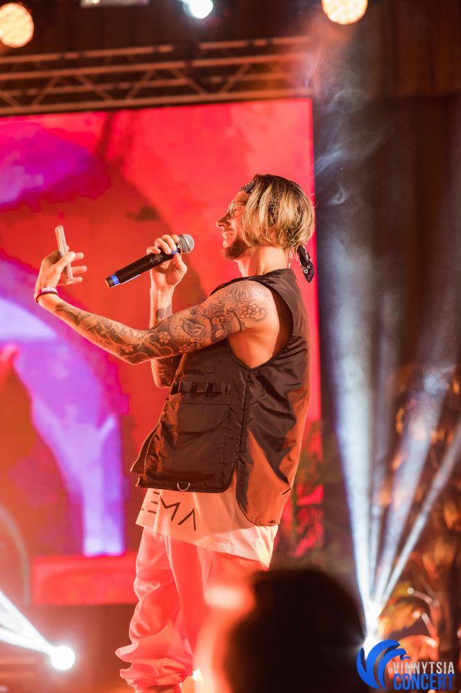 Новини Вінниці - фото з «Нема сил? Навалюй баси!» DILEMMA у Вінниці розказали, чому Україні варто брати приклад з Південної Кореї «Нема сил? Навалюй баси!» DILEMMA у Вінниці розказали, чому Україні варто брати приклад з Південної Кореї, фото №21 на сайті 20minut.ua