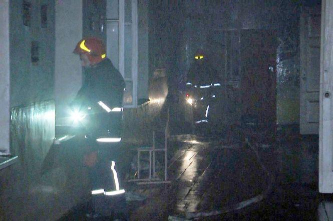 Новини Хмельницького - фото з На Хмельниччині 12 рятувальників на 5 машинах гасили пожежу в школі(ФОТО, ВІДЕО) На Хмельниччині 12 рятувальників на 5 машинах гасили пожежу в школі(ФОТО, ВІДЕО), фото №2 на сайті vsim.ua