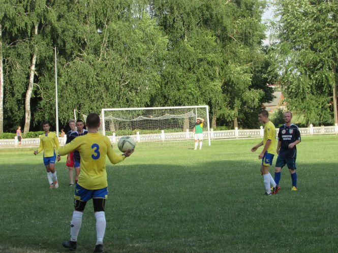 Новини Козятина - фото з Чотирнадцятилітні футболісти козятинських «Левів» зіграли з місцевим «Локомотивом» Чотирнадцятилітні футболісти козятинських «Левів» зіграли з місцевим «Локомотивом», фото №4 на сайті 20minut.ua