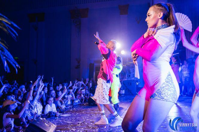 Новини Вінниці - фото з «Нема сил? Навалюй баси!» DILEMMA у Вінниці розказали, чому Україні варто брати приклад з Південної Кореї «Нема сил? Навалюй баси!» DILEMMA у Вінниці розказали, чому Україні варто брати приклад з Південної Кореї, фото №30 на сайті 20minut.ua