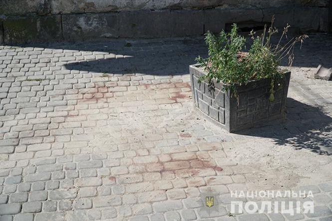 Новини Тернополя - фото з Затримали дебошира, який в центрі Тернополя підрізав двох чоловіків Затримали дебошира, який в центрі Тернополя підрізав двох чоловіків, фото №2 на сайті 20minut.ua