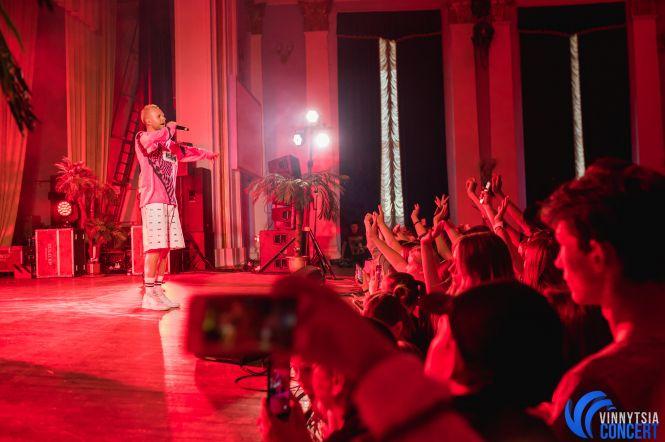 Новини Вінниці - фото з «Нема сил? Навалюй баси!» DILEMMA у Вінниці розказали, чому Україні варто брати приклад з Південної Кореї «Нема сил? Навалюй баси!» DILEMMA у Вінниці розказали, чому Україні варто брати приклад з Південної Кореї, фото №20 на сайті 20minut.ua