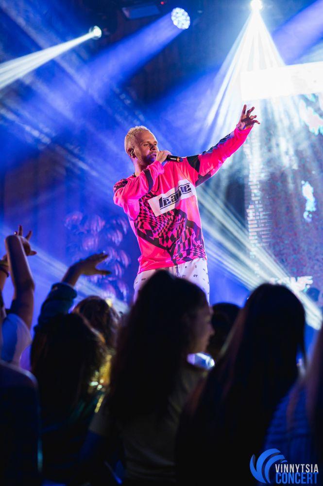 Новини Вінниці - фото з «Нема сил? Навалюй баси!» DILEMMA у Вінниці розказали, чому Україні варто брати приклад з Південної Кореї «Нема сил? Навалюй баси!» DILEMMA у Вінниці розказали, чому Україні варто брати приклад з Південної Кореї, фото №3 на сайті 20minut.ua