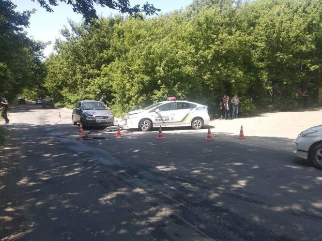 Новини Хмельницького - фото з Хмельницькі патрульні розбили службовий “Toyota Prius” (ФОТО) Хмельницькі патрульні розбили службовий “Toyota Prius” (ФОТО), фото №1 на сайті vsim.ua