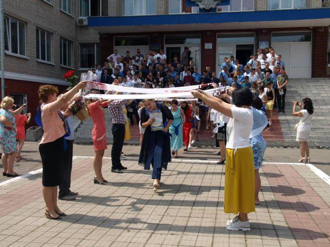 Козятинські випускники: підбірка яскравих фото з соцмереж, фото №12 на сайті 20minut.ua
