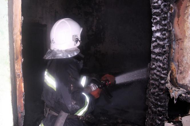 Рятувальники вночі гасили недіючу школу в  селі Підпилип'я (ФОТО І ВІДЕО), фото №2 на сайті 20minut.ua