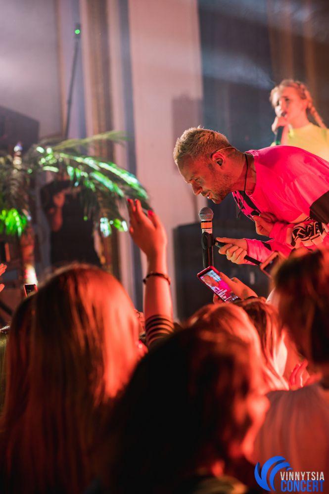 Новини Вінниці - фото з «Нема сил? Навалюй баси!» DILEMMA у Вінниці розказали, чому Україні варто брати приклад з Південної Кореї «Нема сил? Навалюй баси!» DILEMMA у Вінниці розказали, чому Україні варто брати приклад з Південної Кореї, фото №22 на сайті 20minut.ua