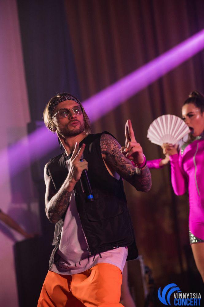 Новини Вінниці - фото з «Нема сил? Навалюй баси!» DILEMMA у Вінниці розказали, чому Україні варто брати приклад з Південної Кореї «Нема сил? Навалюй баси!» DILEMMA у Вінниці розказали, чому Україні варто брати приклад з Південної Кореї, фото №2 на сайті 20minut.ua