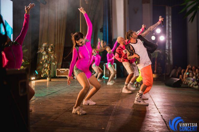 Новини Вінниці - фото з «Нема сил? Навалюй баси!» DILEMMA у Вінниці розказали, чому Україні варто брати приклад з Південної Кореї «Нема сил? Навалюй баси!» DILEMMA у Вінниці розказали, чому Україні варто брати приклад з Південної Кореї, фото №19 на сайті 20minut.ua