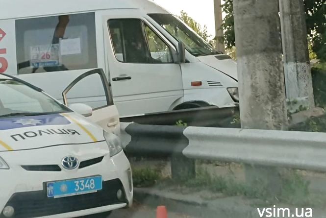 Новини Хмельницького - фото з П’яний на маршрутці та аварія з патрульними: хроніка ДТП у Хмельницькому ÐâÑнÑÑий водÑй маÑÑÑÑÑки вâÑÑ
ав Ñ Ð²ÑдбÑйник в ХмелÑниÑÑкомÑ