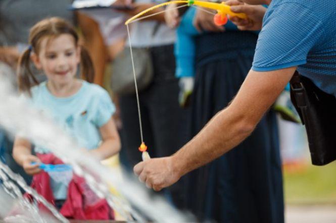 «Super ТАТО»: у місті пройшло родинне свято з конкурсами та подарунками, фото №3 на сайті 20minut.ua
