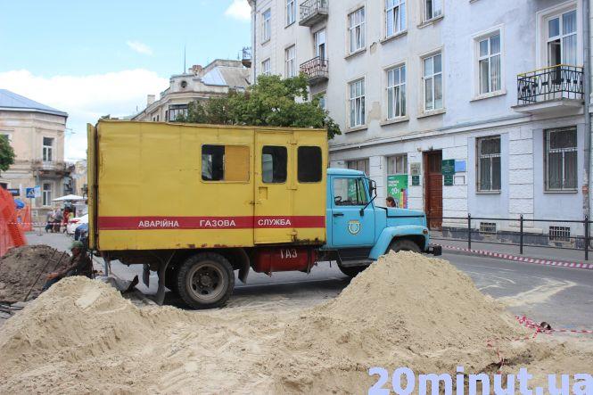 Новини Тернополя - фото з Чому з Чорновола забрали туї та якими деревами їх замінять Чому з Чорновола забрали туї та якими деревами їх замінять, фото №2 на сайті 20minut.ua